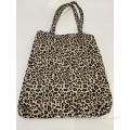 Große Einkaufstaschen mit Leopardenmuster